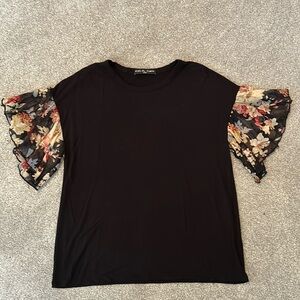 KIM & CAMI Floral Sleeve Top